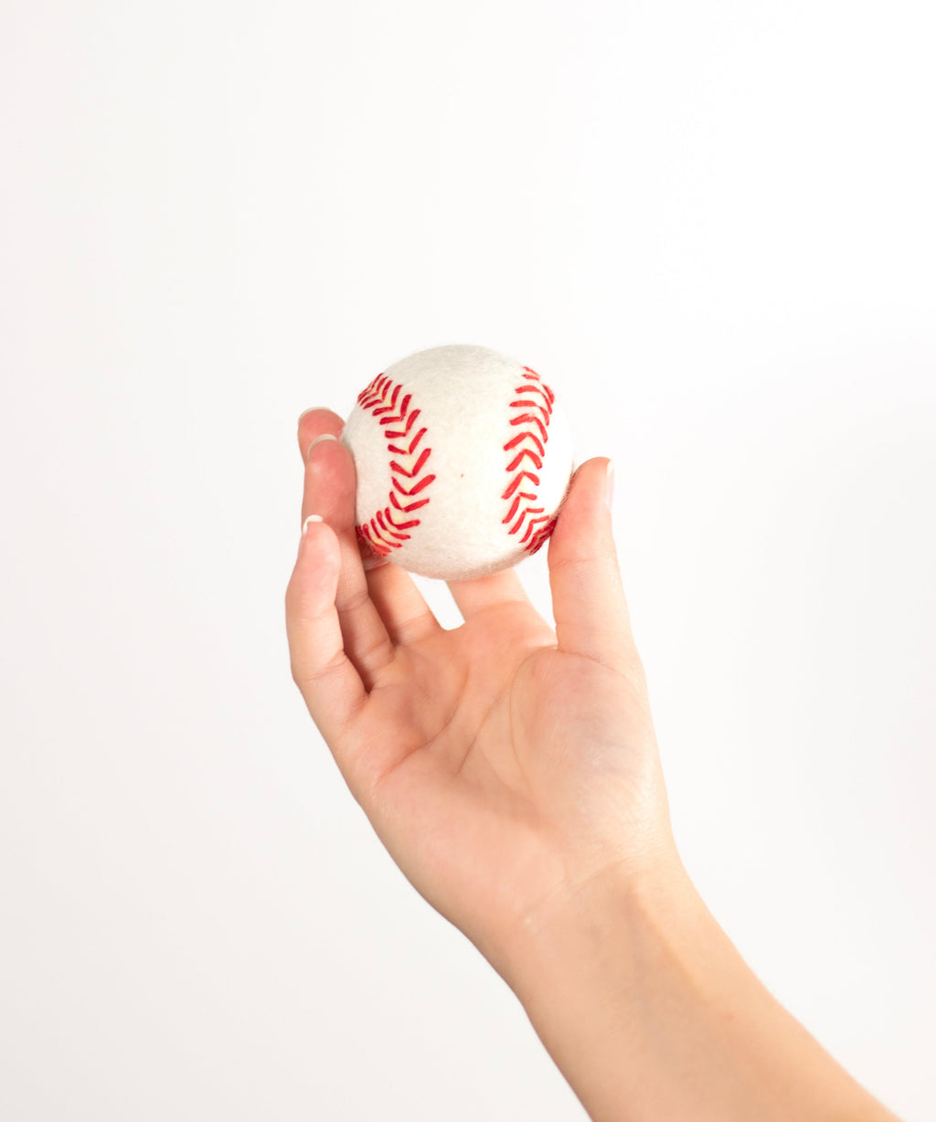 BUDDY. Hundespielzeug aus Schafwolle "Baseball" - TierVita